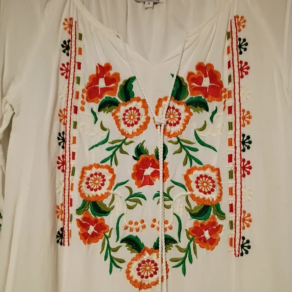 C&C Chic Conection White Dress with Red and Orange Floral Embroidery - Picture 2 of 9